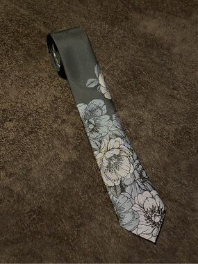 Egara Shadow Floral Tie